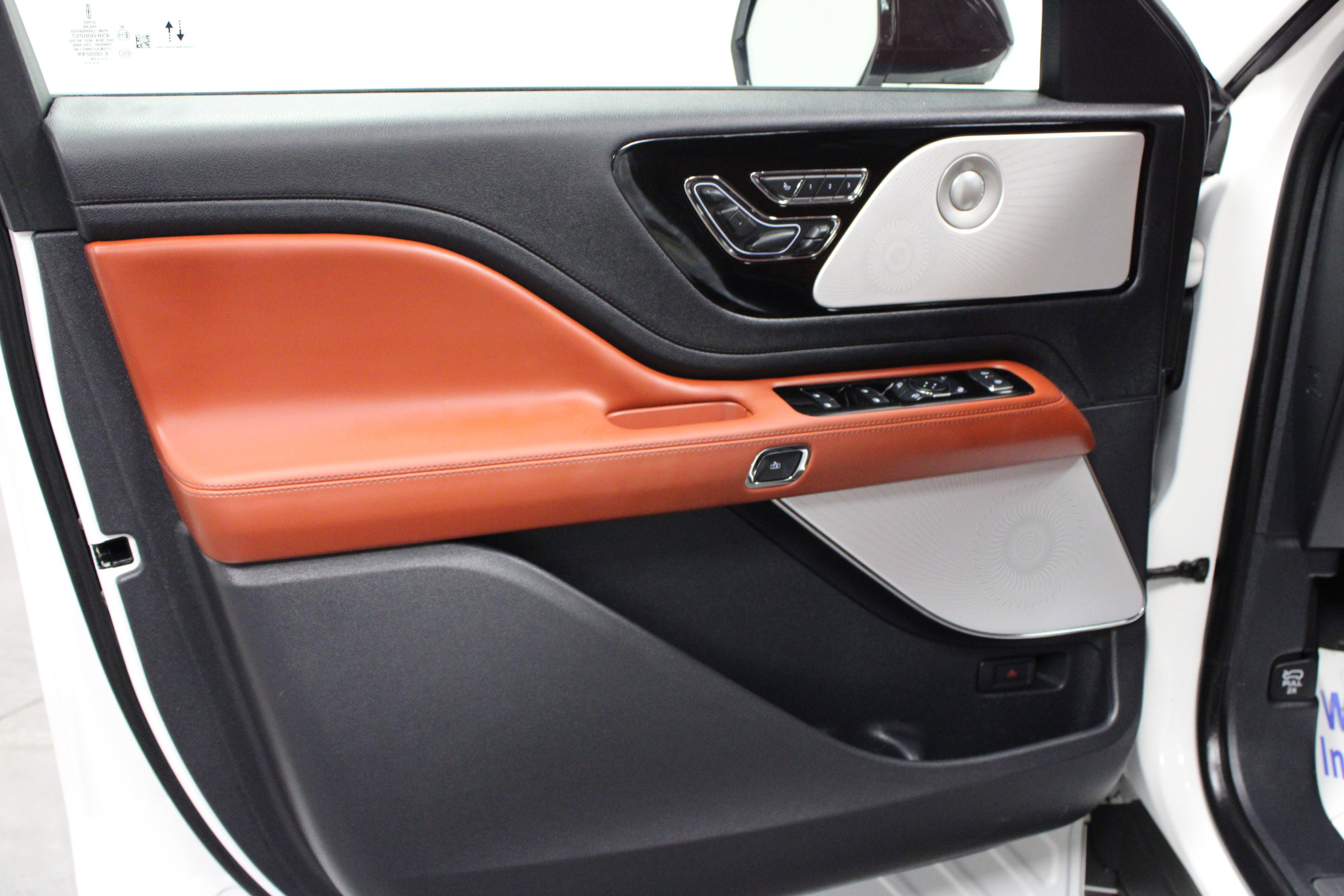 Used 2025 Lincoln Aviator Reserve w/ Luxury Package image 11