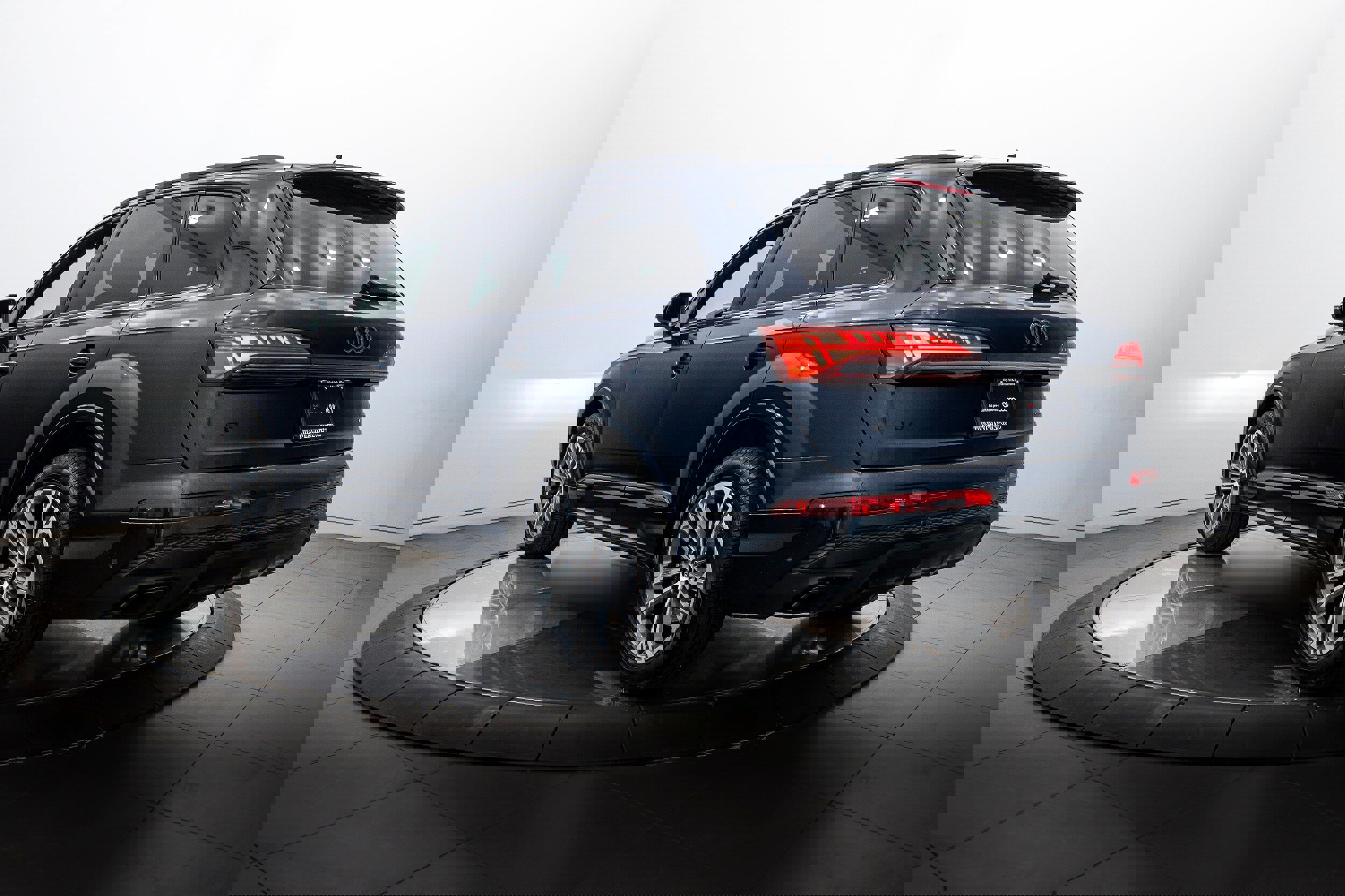 Certified 2025 Audi Q7 2.0T Premium w/ Convenience Plus Package image 5