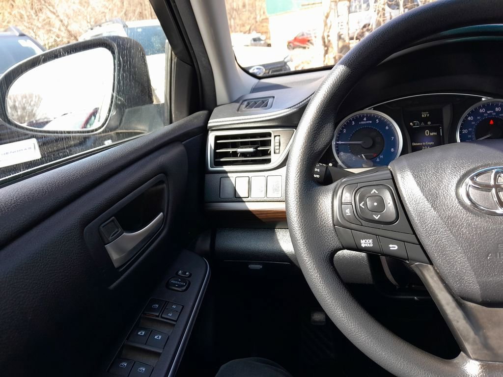 Used 2016 Toyota Camry LE image 18