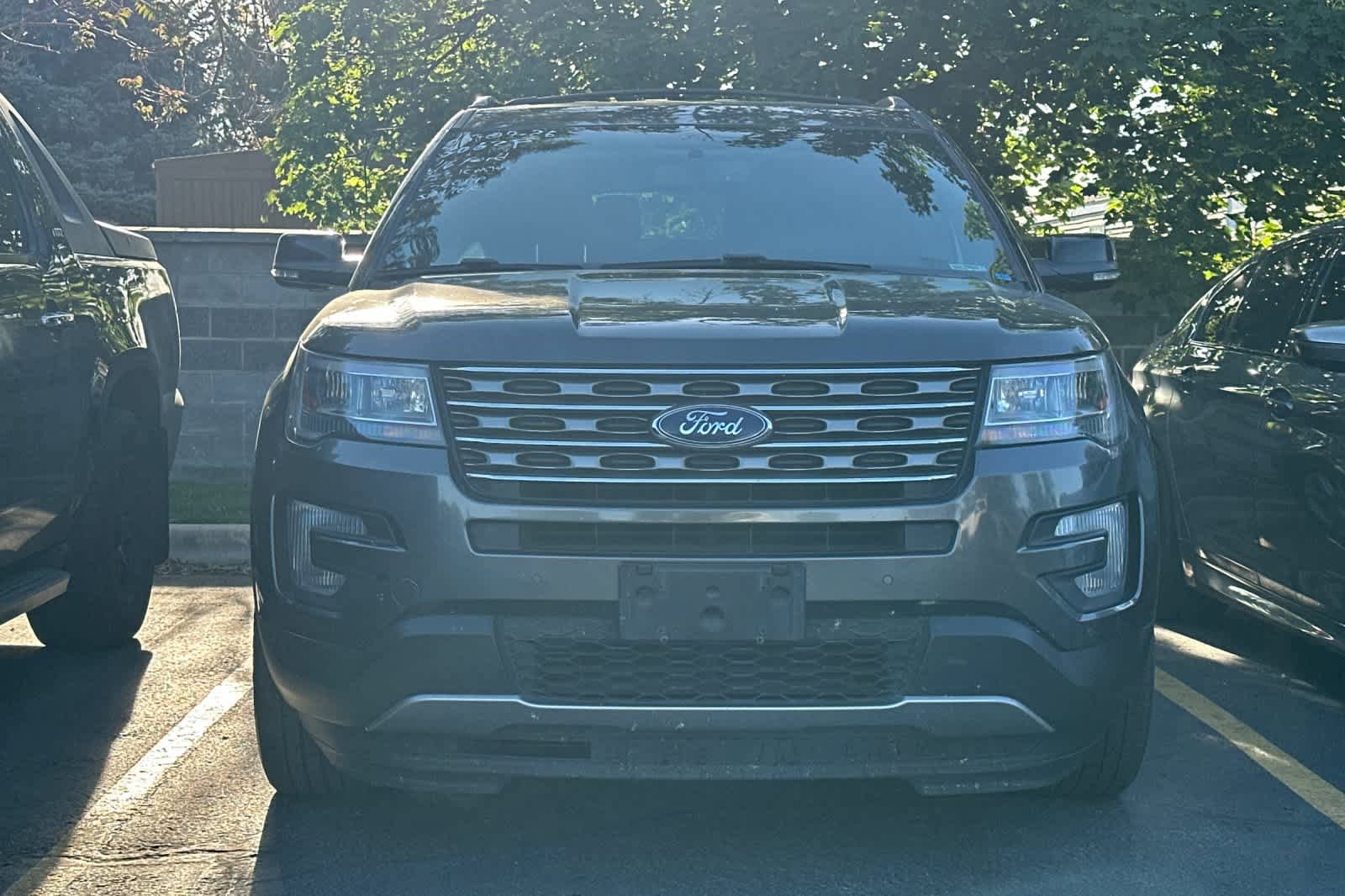 Used 2016 Ford Explorer XLT w/ Equipment Group 202A AWD/4WD image 2