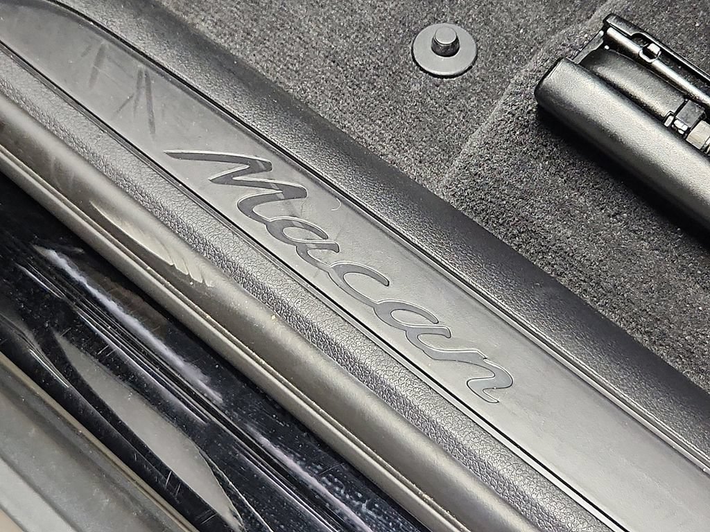 Certified 2026 Porsche Macan AWD/4WD image 33