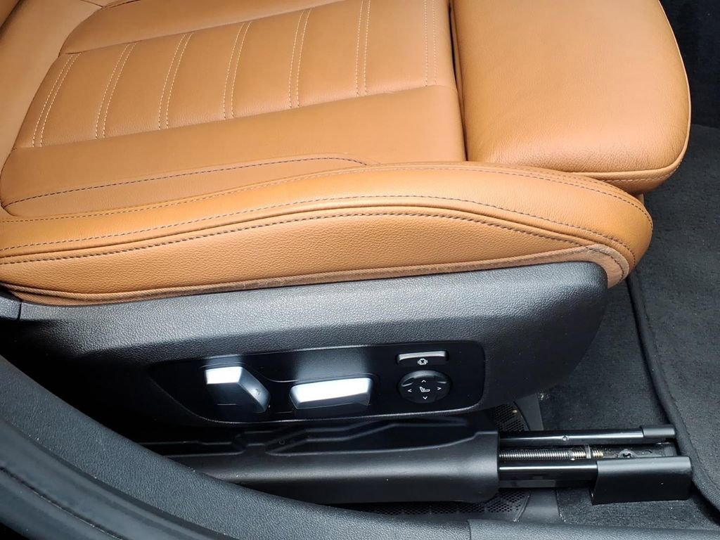 Used 2021 BMW 330i Sedan w/ Premium Package RWD image 13