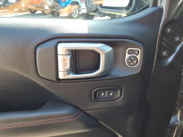 Used 2022 Jeep Wrangler Unlimited Rubicon w/ Cold Weather Group AWD/4WD image 17