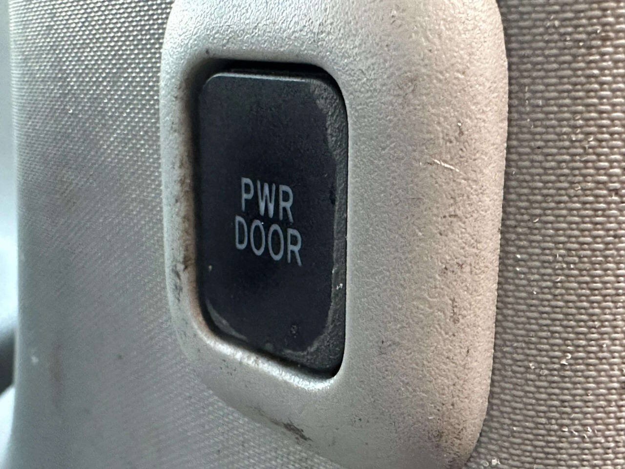 Used 2020 Toyota Sienna XLE w/ XLE Navigation Package FWD image 17