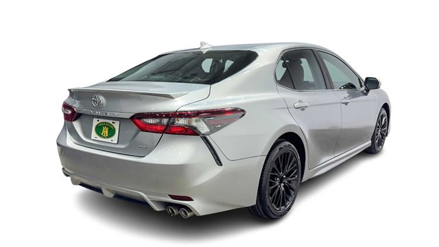 Used 2022 Toyota Camry SE image 2