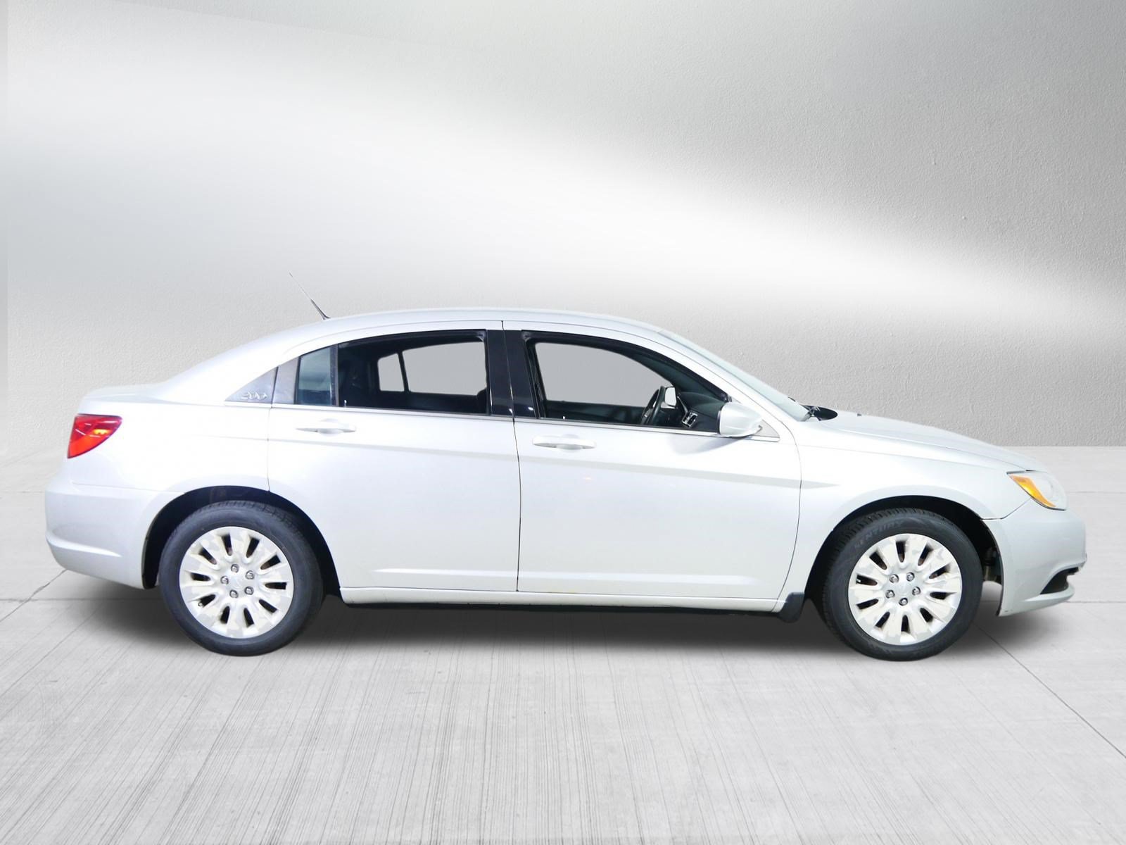 Used 2011 Chrysler 200 LX FWD image 8