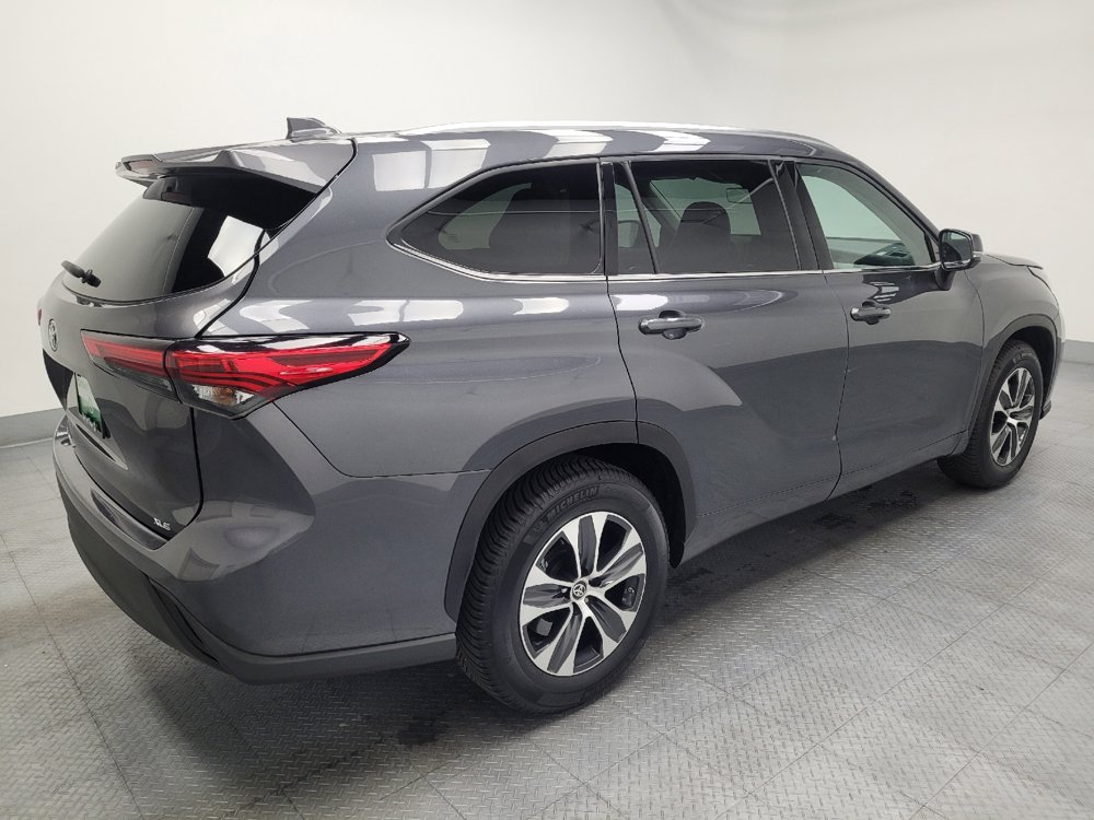 Used 2021 Toyota Highlander XLE FWD image 10