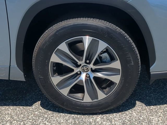 Used 2023 Toyota Highlander XLE image 11