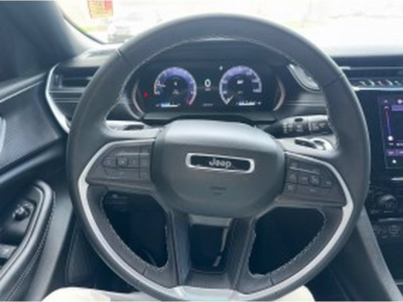 Used 2025 Jeep Grand Cherokee L Laredo AWD/4WD image 21