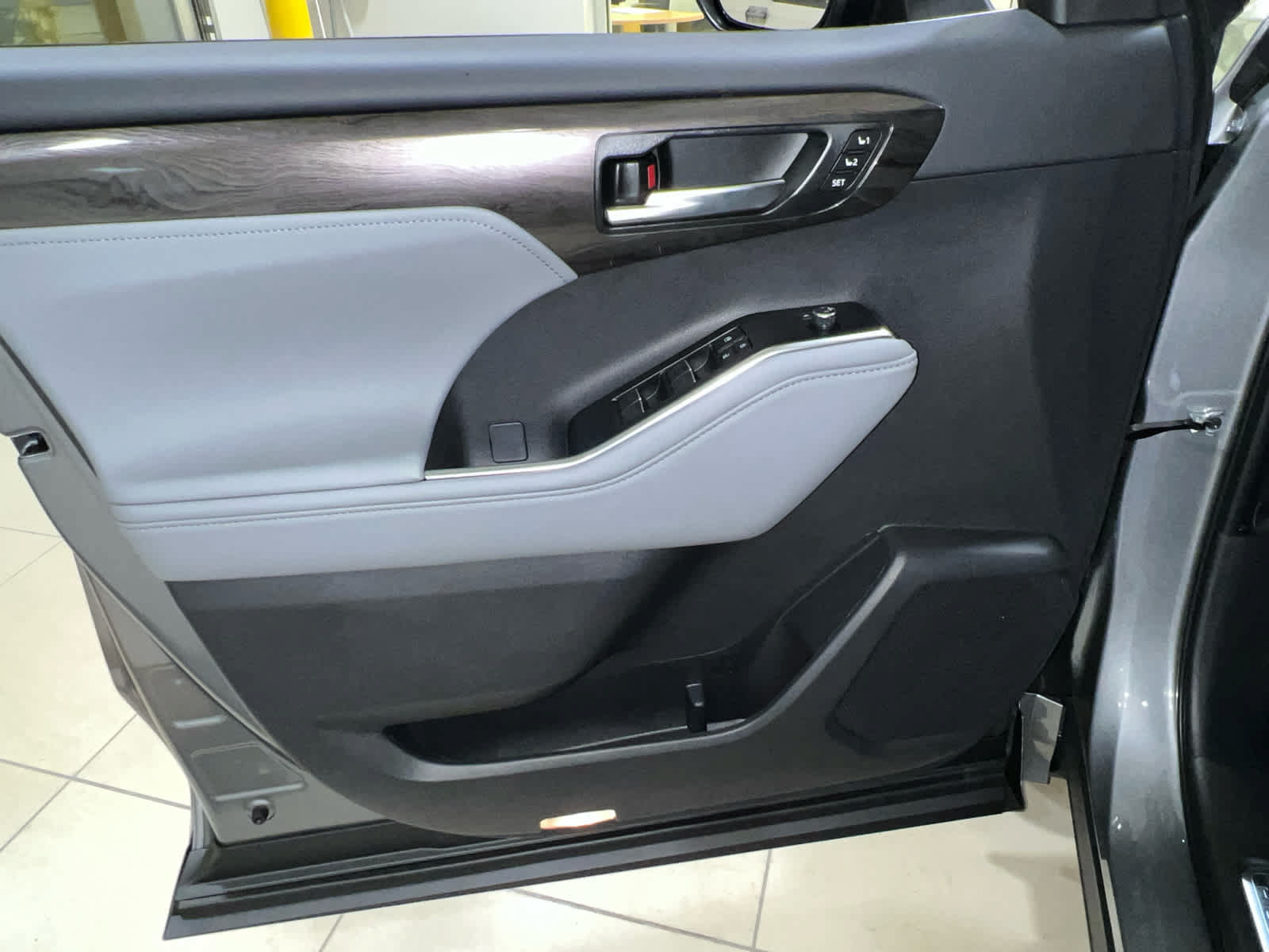 New 2026 Toyota Highlander Platinum AWD/4WD image 14