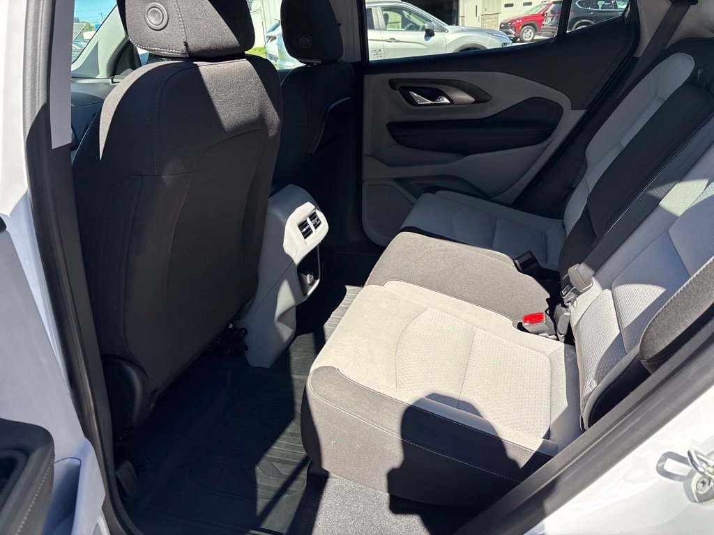 Used 2023 GMC Terrain SLE w/ Driver Convenience Package AWD/4WD image 16
