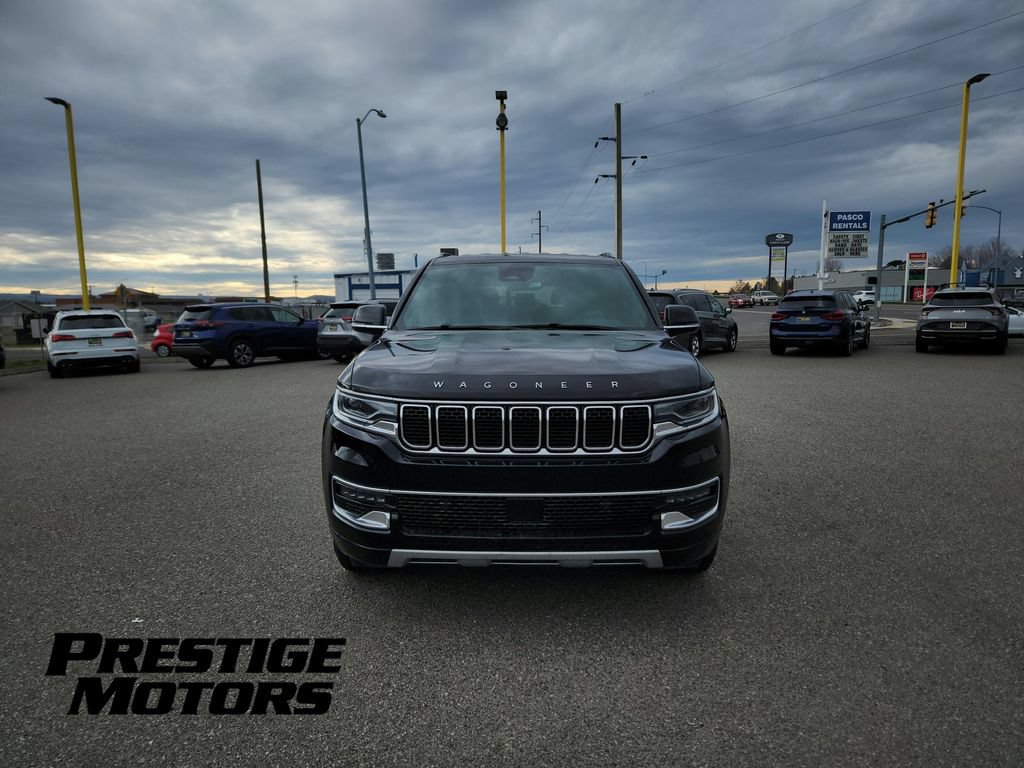 Used 2024 Jeep Wagoneer L Series II w/ Flexible Seating Group AWD/4WD image 2