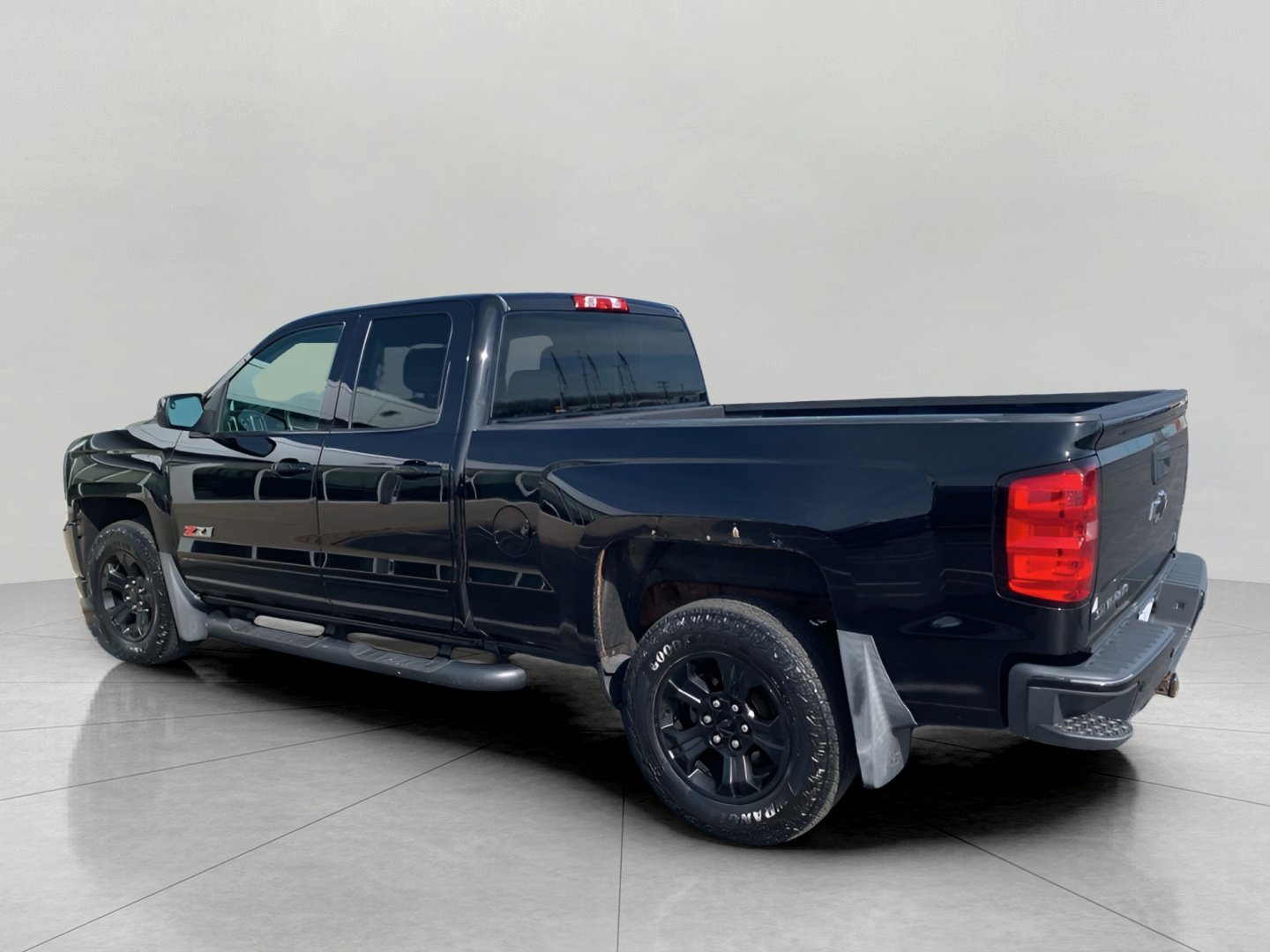 Used 2017 Chevrolet Silverado 1500 LT w/ Midnight Edition image 7