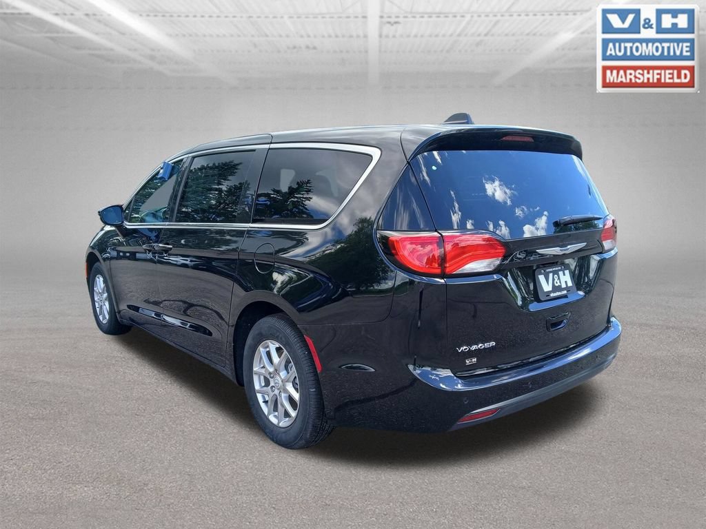 New 2026 Chrysler Voyager LX FWD image 5