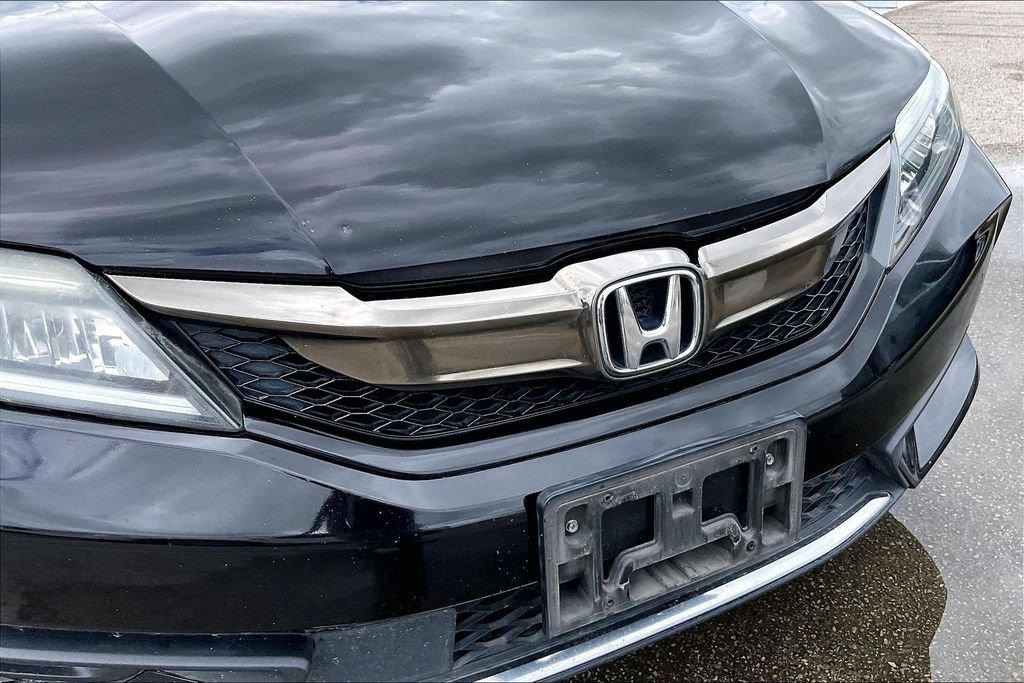 Used 2017 Honda Accord Touring image 32