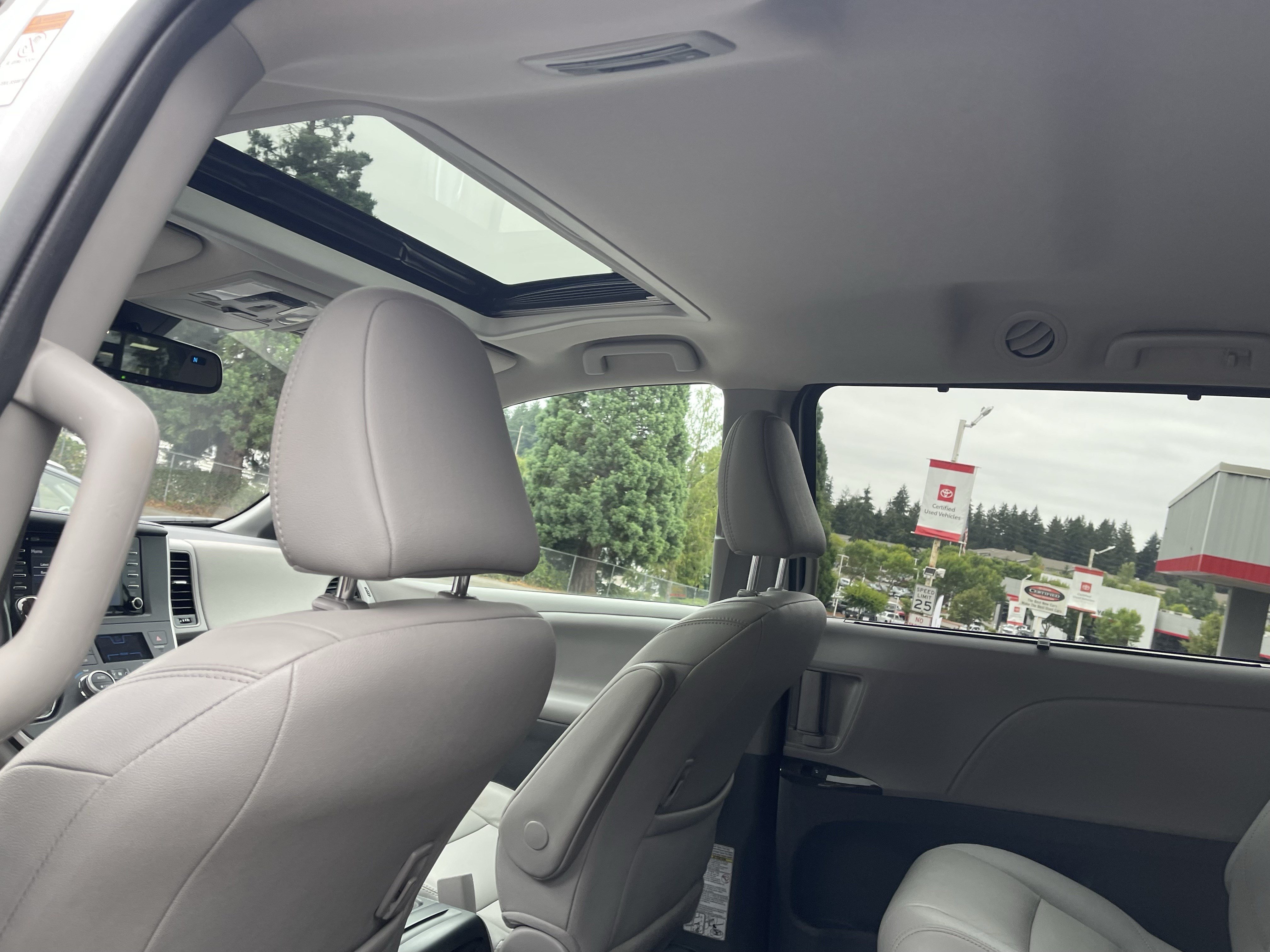 Certified 2020 Toyota Sienna XLE FWD image 14