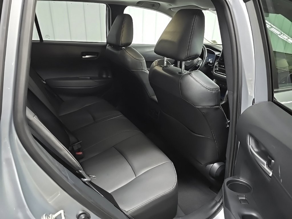 Used 2023 Toyota Corolla Cross XLE w/ Convenience Package AWD/4WD image 18