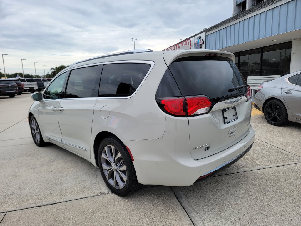 Used 2020 Chrysler Pacifica Limited FWD image 3