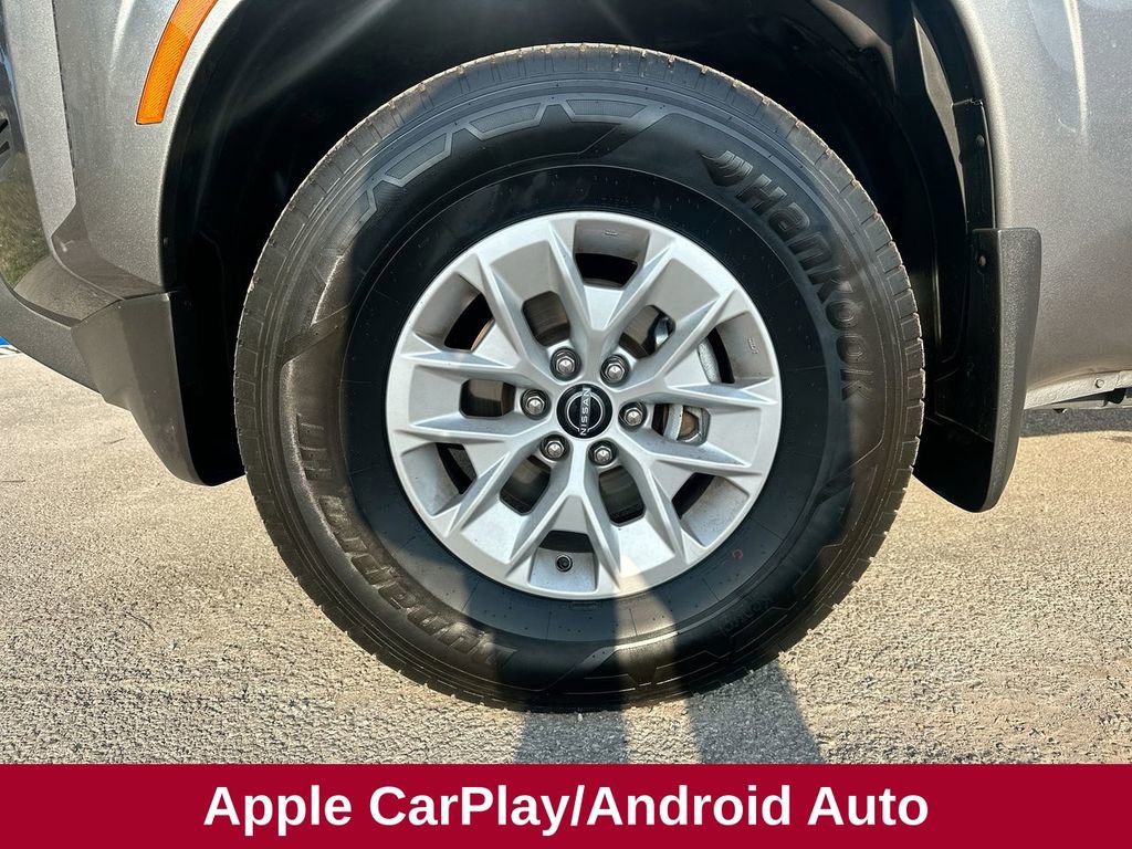 Used 2024 Nissan Frontier SV image 11