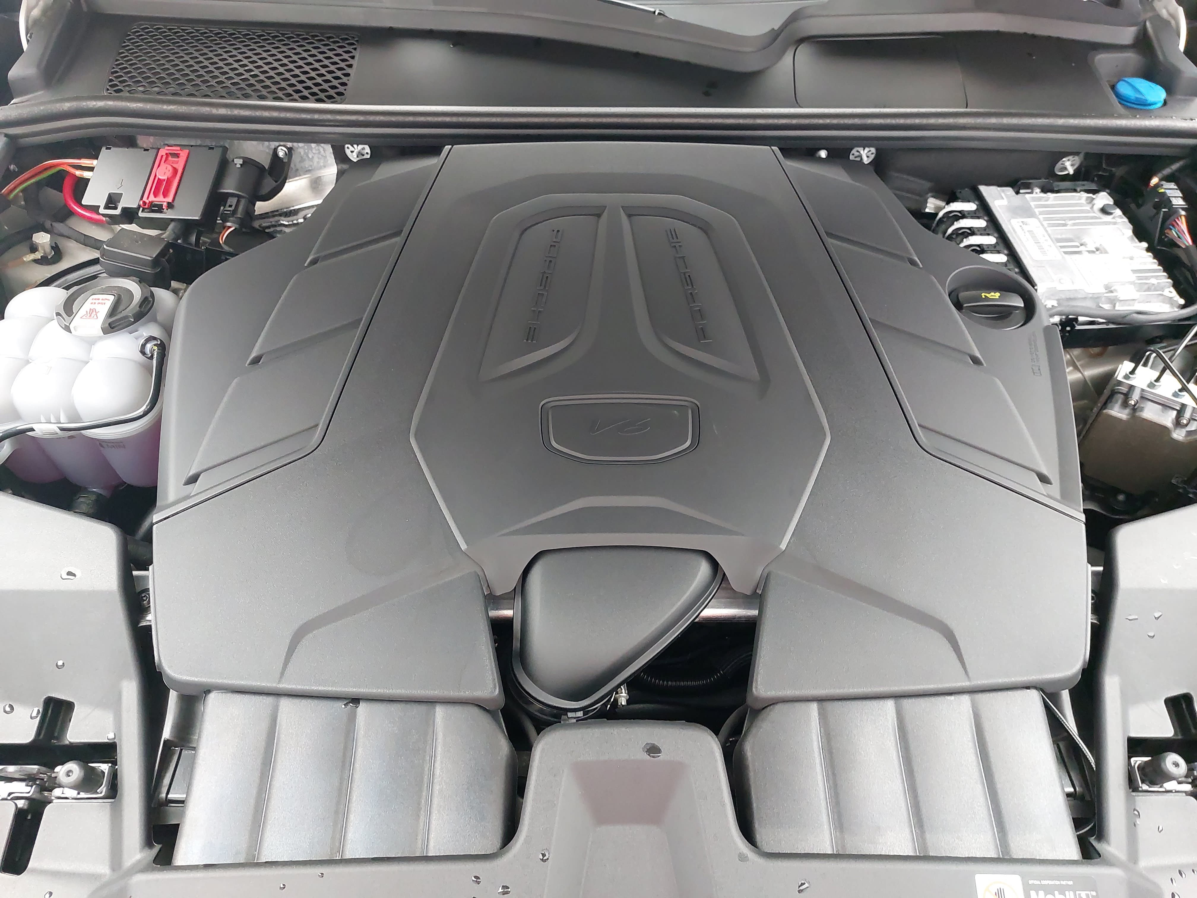 Certified 2026 Porsche Cayenne AWD/4WD image 33