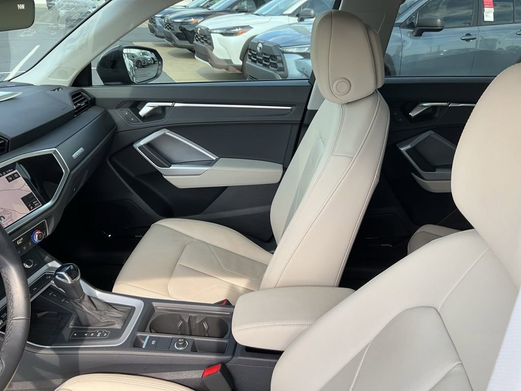 Used 2024 Audi Q3 2.0T Premium Plus image 2