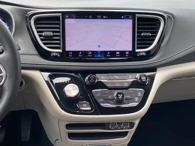 Used 2024 Chrysler Pacifica Limited FWD image 10