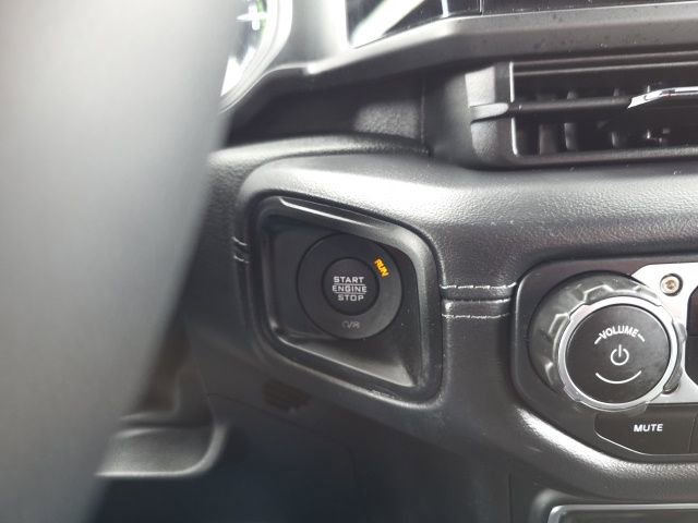 Used 2025 Jeep Wrangler Unlimited Sahara w/ Safety Group image 25