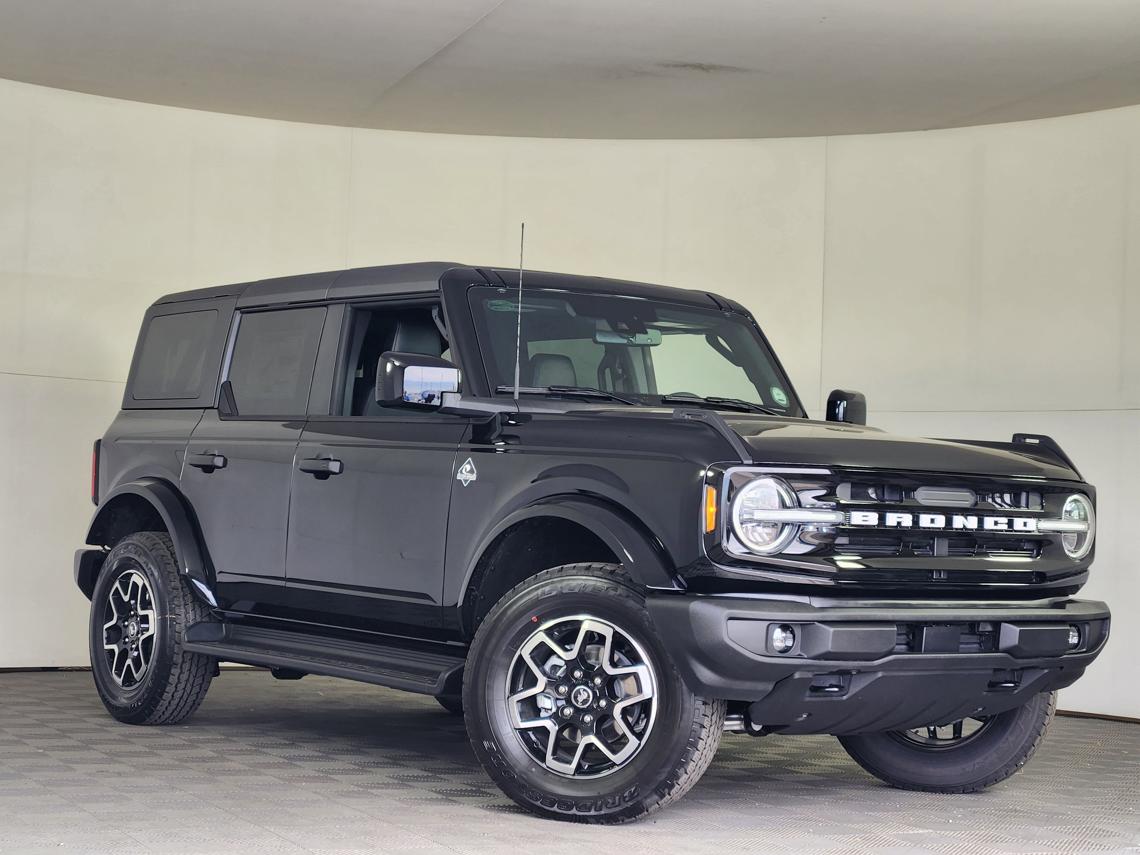 New 2026 Ford Bronco Outer Banks image 1
