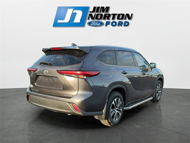 Used 2021 Toyota Highlander XLE image 3