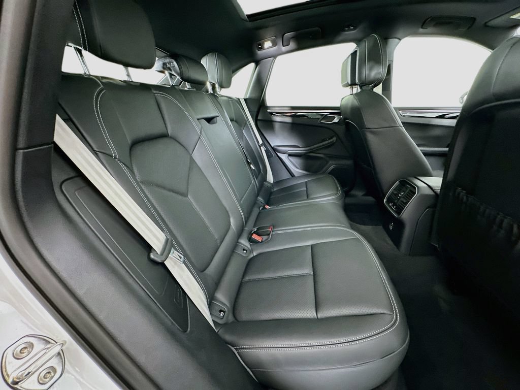 New 2026 Porsche Macan Turbo AWD/4WD image 29