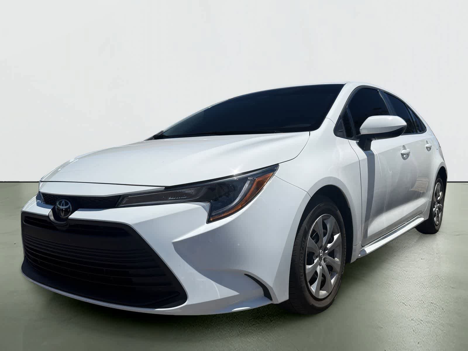 Used 2025 Toyota Corolla LE FWD image 2