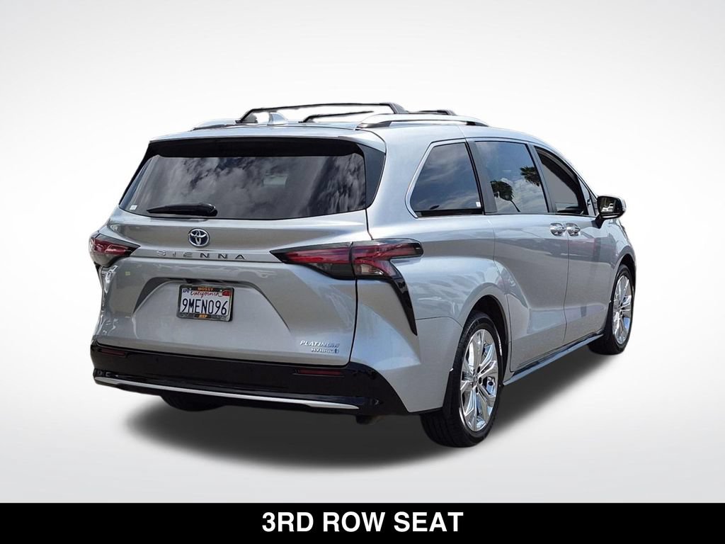 Used 2024 Toyota Sienna Platinum FWD image 9