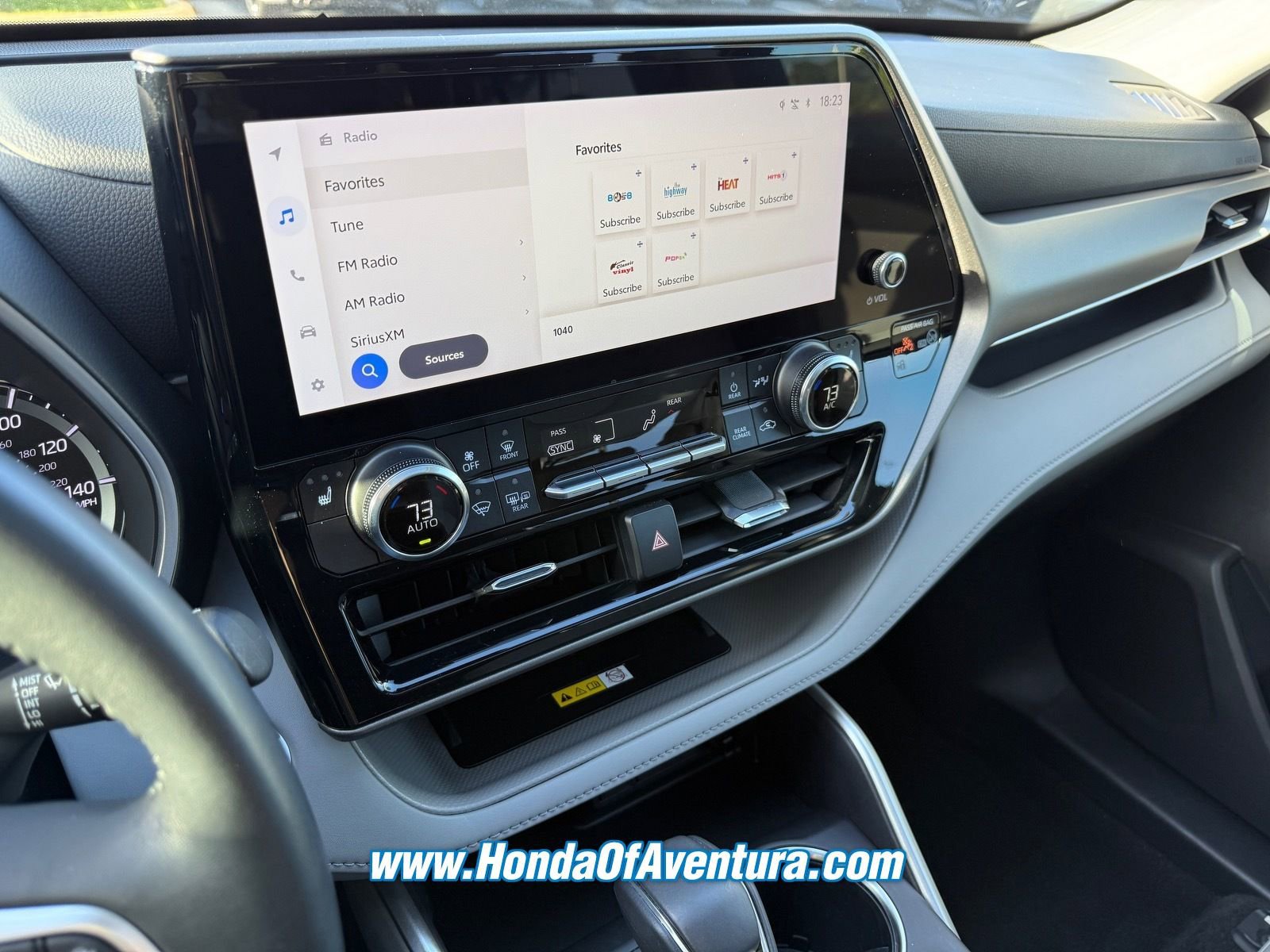 Used 2023 Toyota Highlander XLE FWD image 23