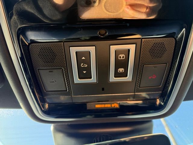 Used 2020 Land Rover Range Rover Velar S image 30