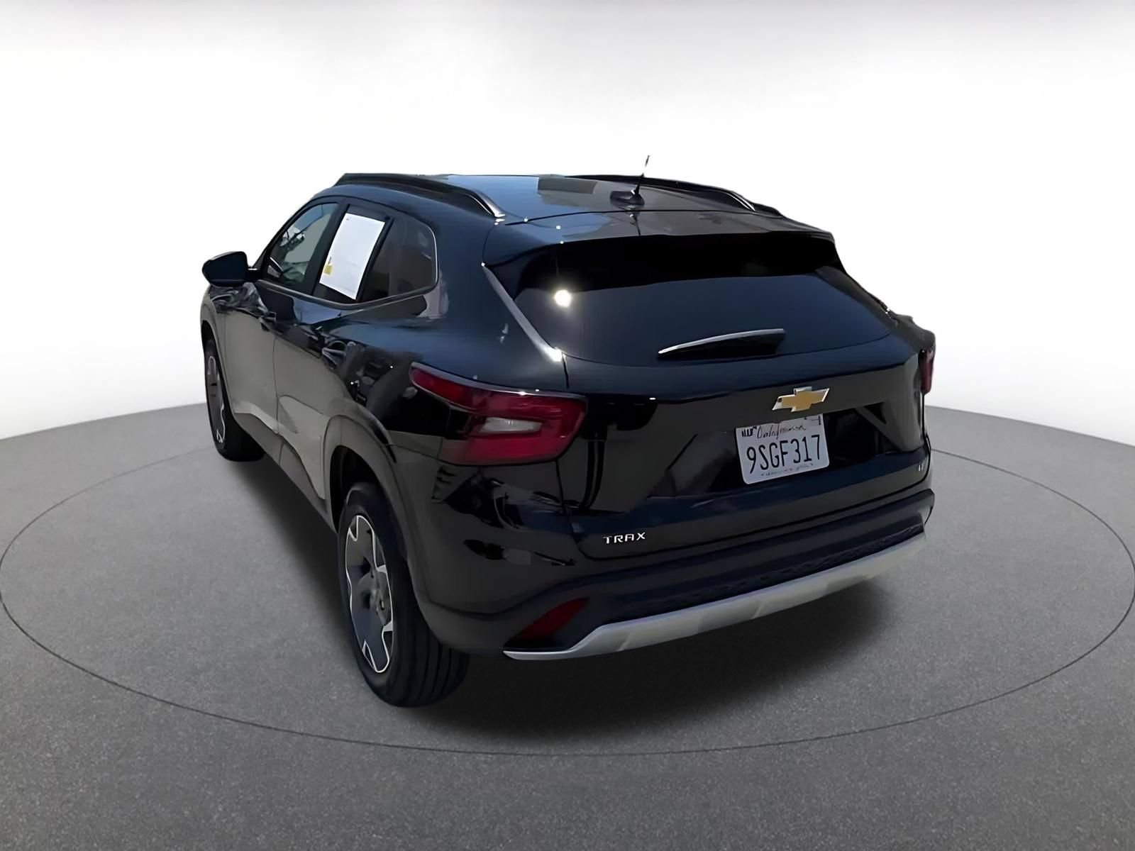 Used 2025 Chevrolet Trax LT FWD image 11