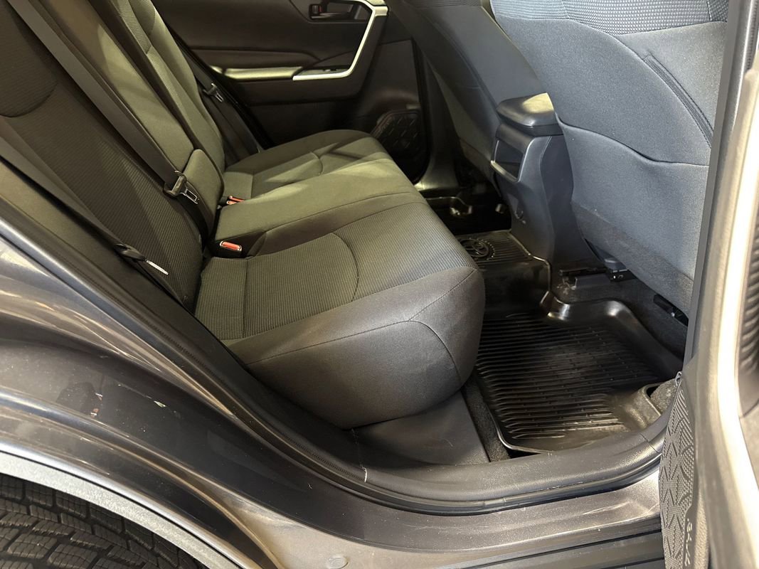 Used 2021 Toyota RAV4 LE AWD/4WD image 97