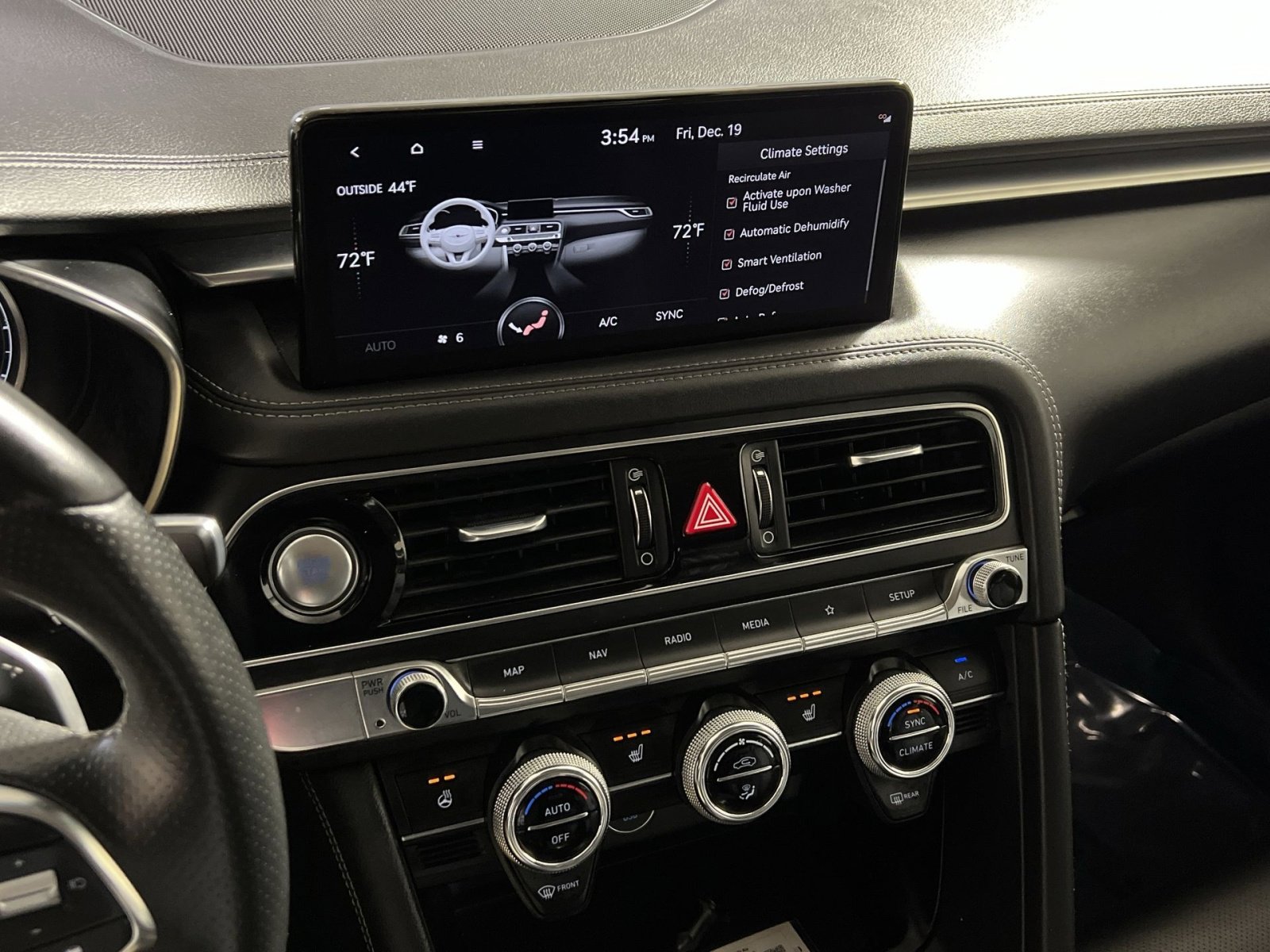 Used 2023 Genesis G70 2.0T image 19