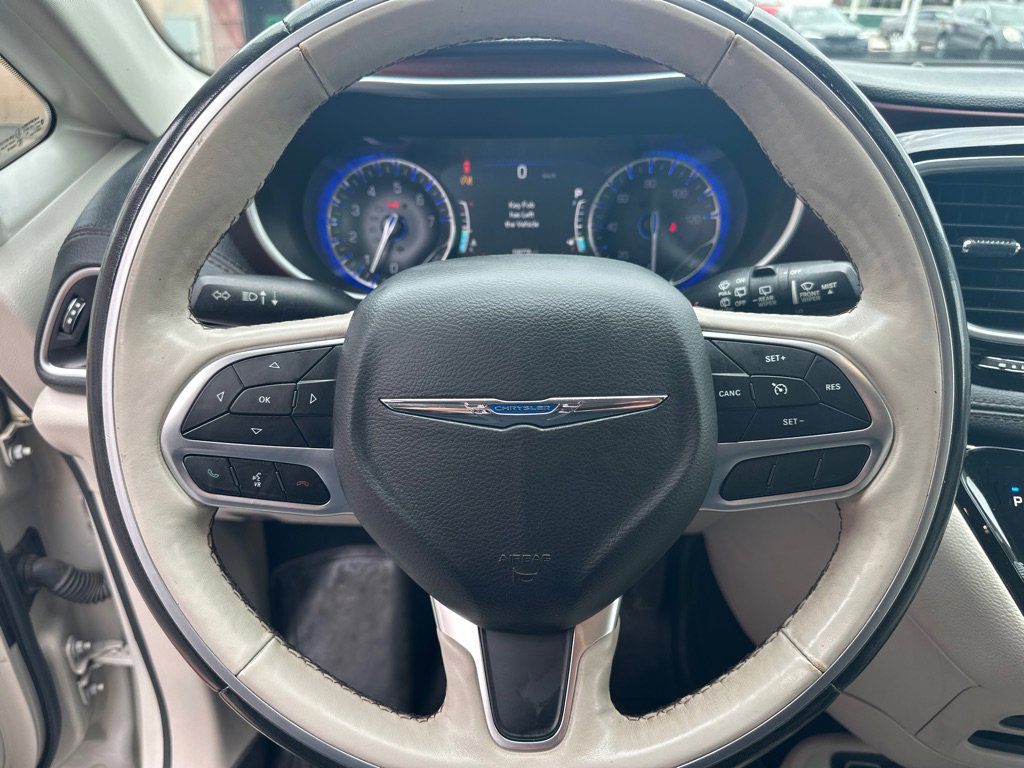 Used 2020 Chrysler Pacifica Limited FWD image 24
