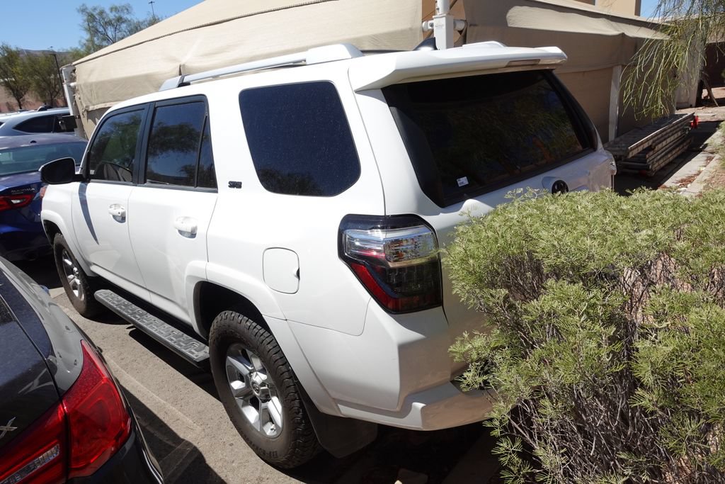 Used 2017 Toyota 4Runner SR5 AWD/4WD image 4