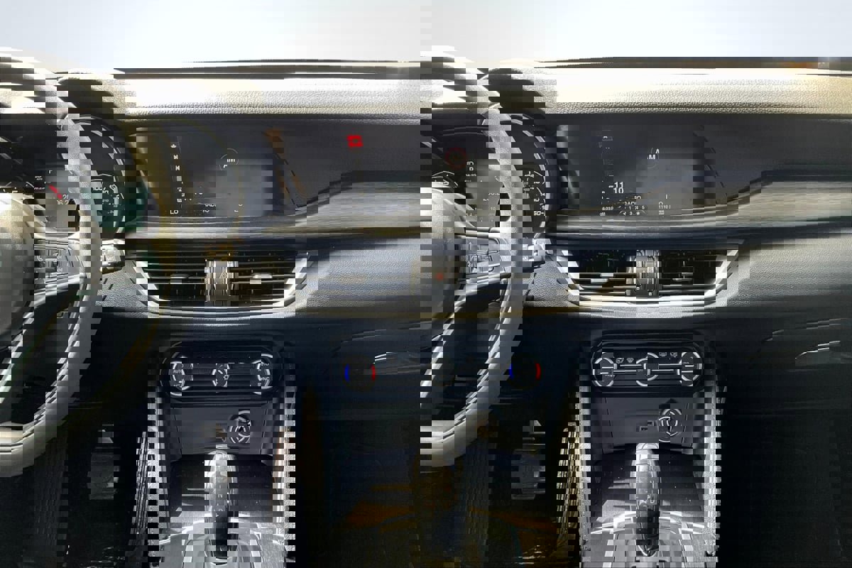 Used 2018 Alfa Romeo Stelvio AWD image 6