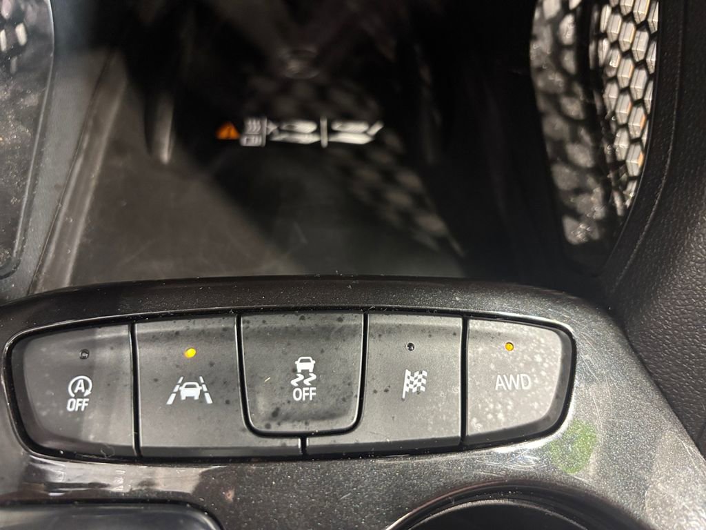 Used 2023 Chevrolet TrailBlazer ACTIV w/ Sun and Liftgate Package AWD/4WD image 22