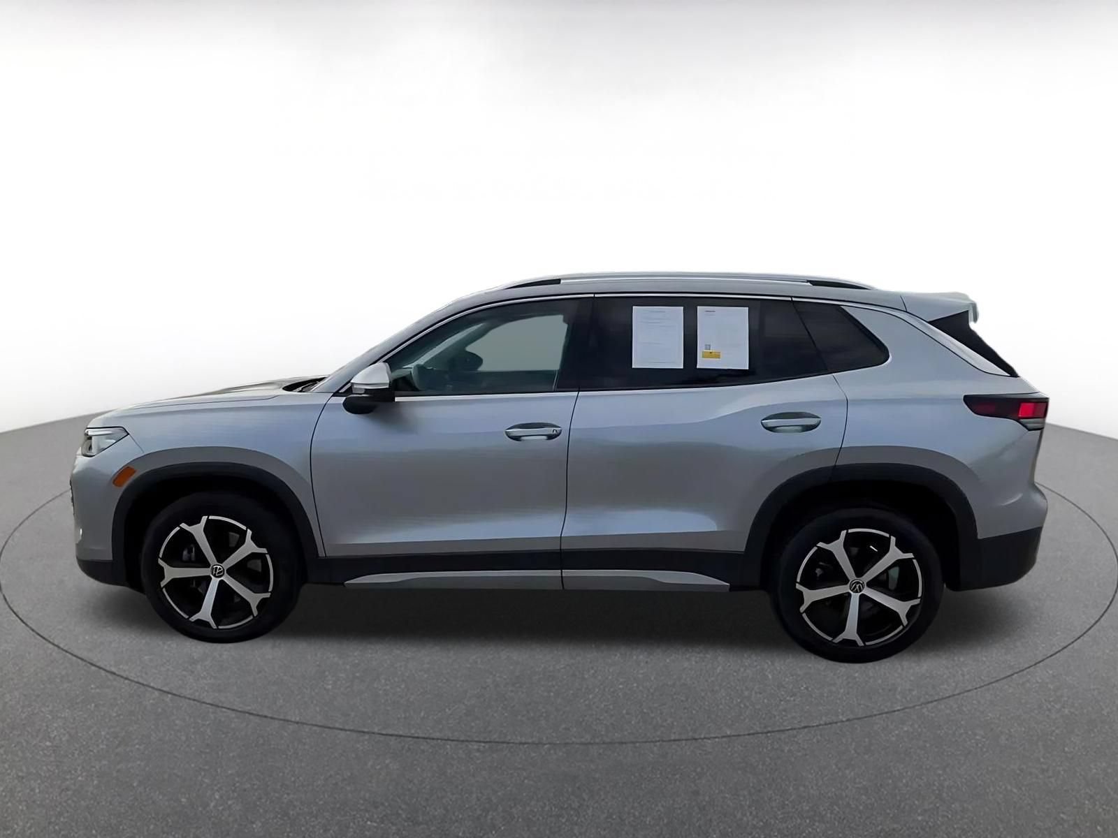 Used 2026 Volkswagen Tiguan SE AWD/4WD image 8