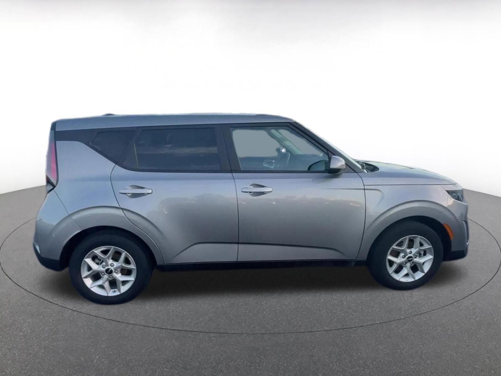 Used 2025 Kia Soul LX w/ LX Technology Package FWD image 16