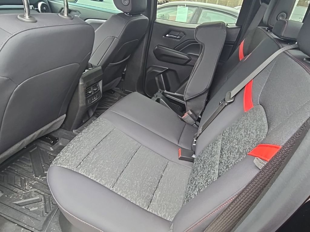 Used 2025 Chevrolet Colorado Z71 image 11