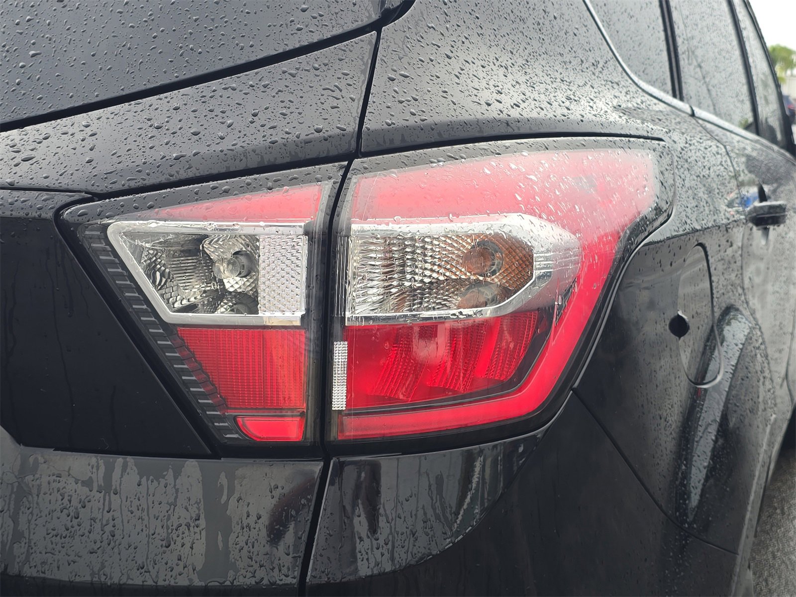 Used 2017 Ford Escape SE image 8