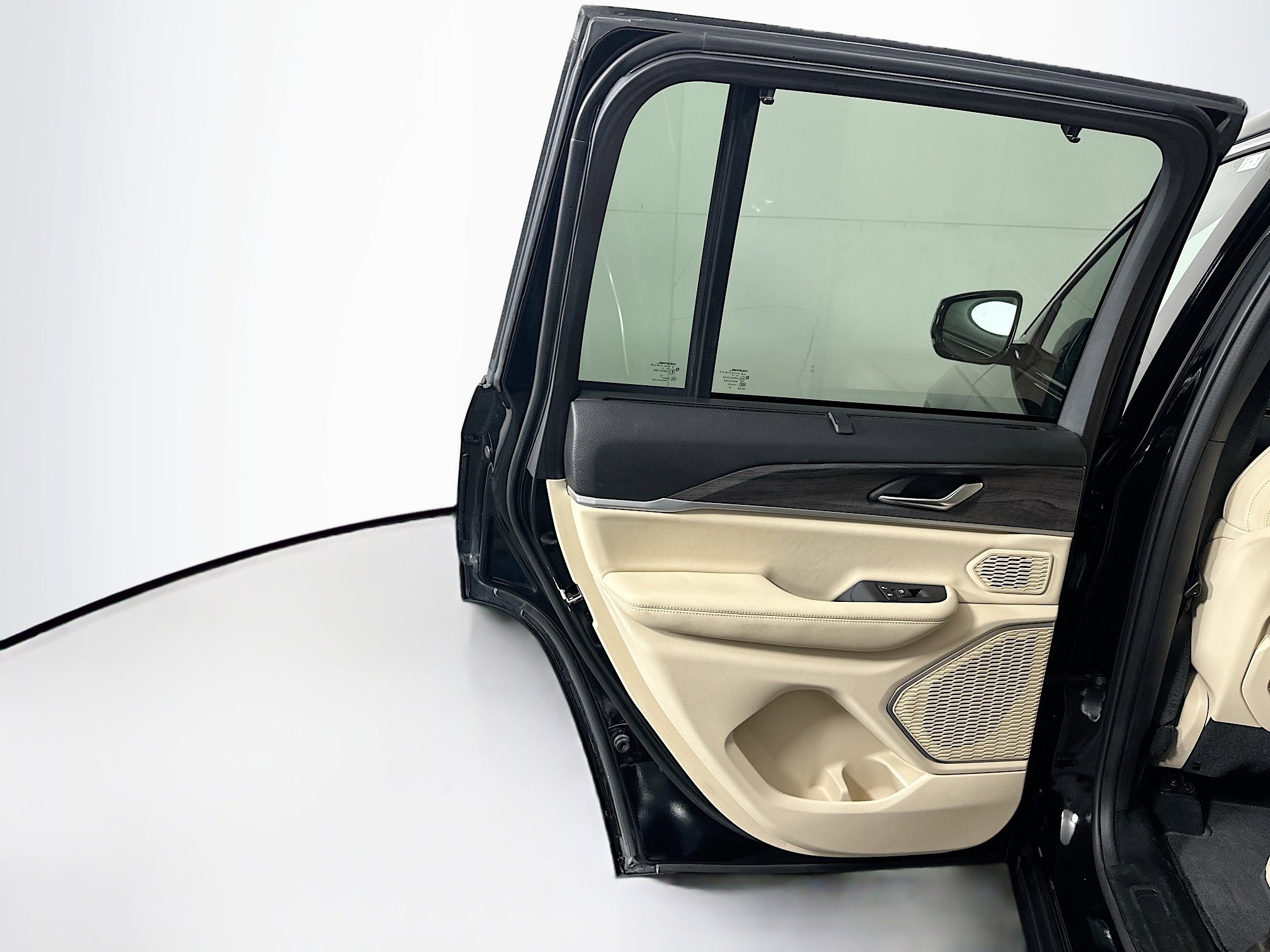 Used 2023 Jeep Grand Cherokee Limited w/ Luxury Tech Group II image 27