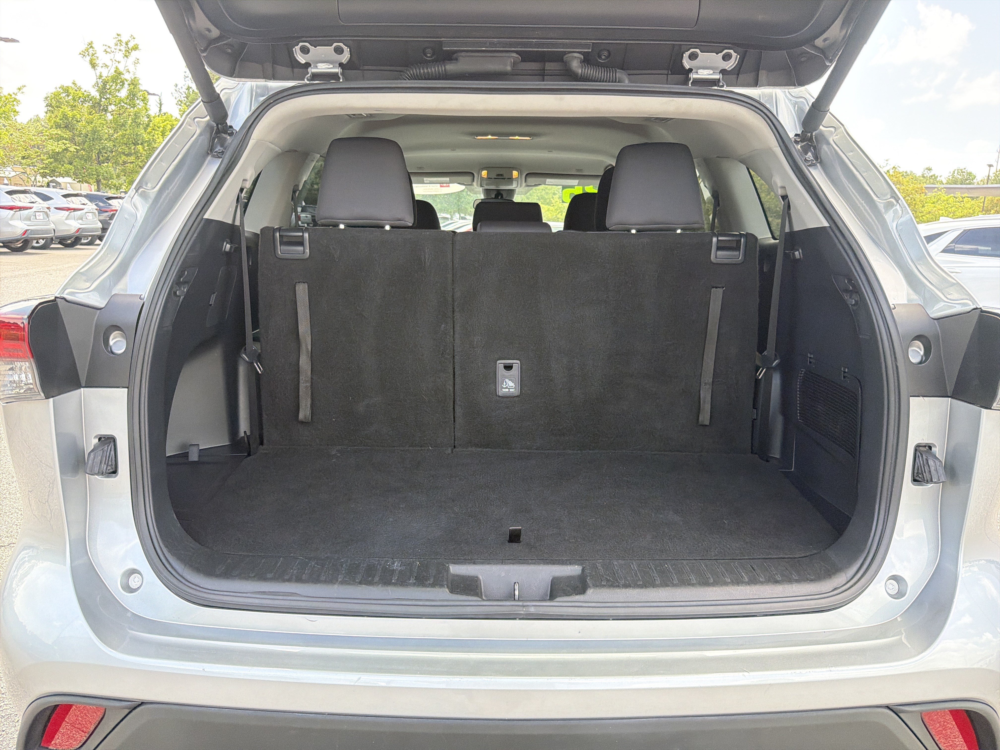 Certified 2025 Toyota Highlander LE FWD image 27