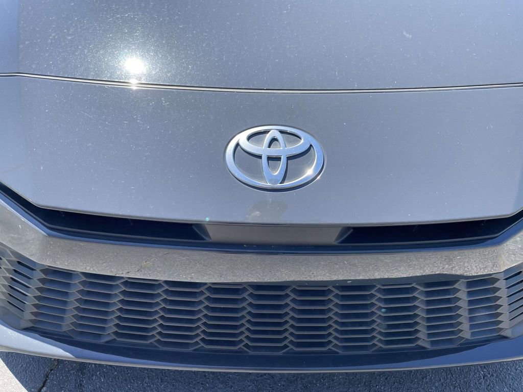 Used 2025 Toyota Camry SE FWD image 7