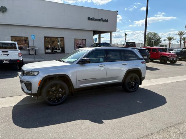 New 2026 Jeep Grand Cherokee Limited w/ Limited Altitude Package RWD video 1
