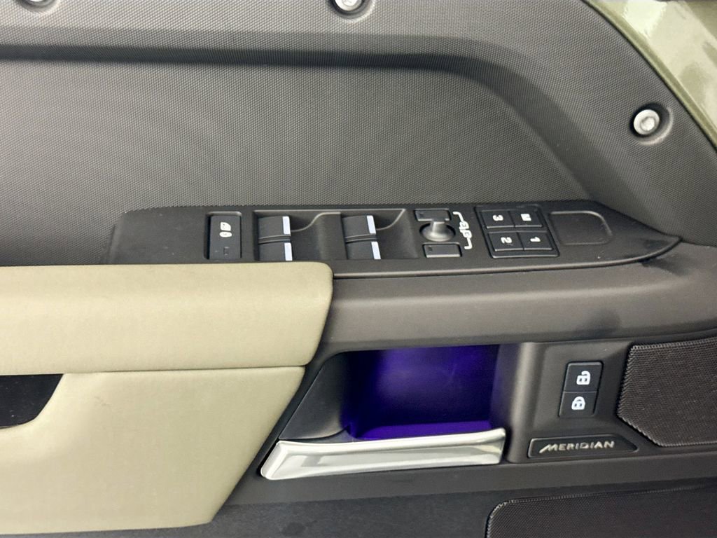Used 2025 Land Rover Defender 110 S image 16